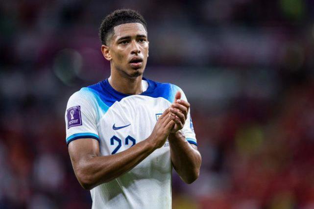 场均触球次 场均触球次